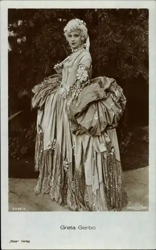 Ak Schauspielerin Greta Garbo, Filmkostüm, Kleid