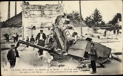 Ak Bataille de la Marne, un train dans la Marne, Zugunglück, I WK