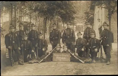 Foto Ak Zeithain in Sachsen, Schützenregiment, Deutsche Soldaten in Uniformen, Truppenübungsplatz