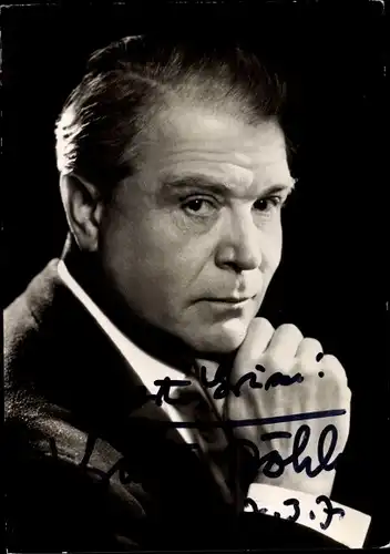 Foto Ak Portrait eines Mannes, Autogramm, Anzug