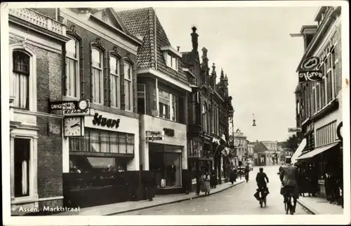 Ak Assen Drenthe Niederlande, Marktstraat, Uhr, Geschäfte