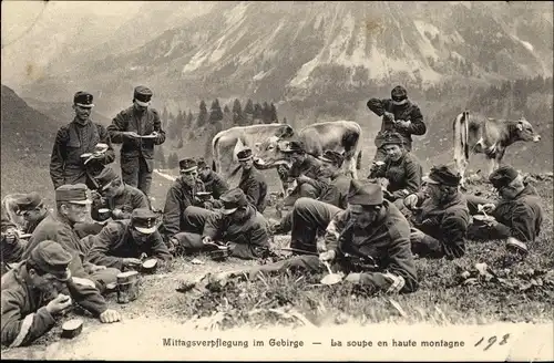 Ak Schweizer Armee, Mittagsverpflegung im Gebirge, La soupe en haute montagne