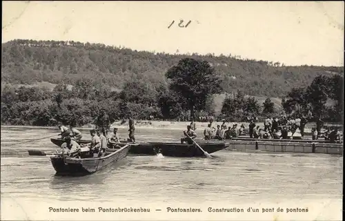 Ak Schweizer Armee, Pontoniere, Pontonbrückenbau, Pontonniers, Construction d'un pont de pontons