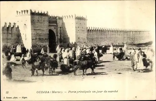 Ak Oudjda Oujda Marokko, Porte principale un jour de marche, Tor, Festungsmauer