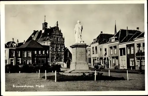 Ak Brouwershaven Zeeland, Markt met Stadhuis en Standbeeld Jacob Cats