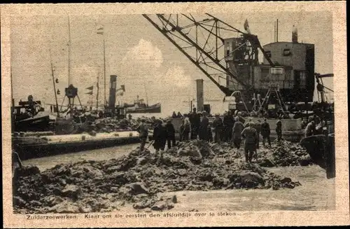 Ak Niederlande, Zuiderzeewerken, Klaar om als eersten den afsluitdijk over te steken