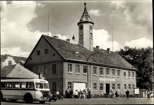 Ak Zehdenick in der Mark, Markt, Rathaus, Bus, Straßenszene