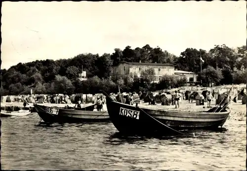 Ak Ostseebad Koserow auf Usedom, Strand mit FDGB Erholungsheim Seeblick, Strandszene, Boote