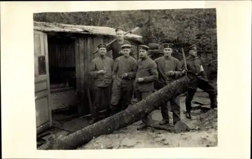Foto Ak Clamecy Aisne, Soldaten in Uniform