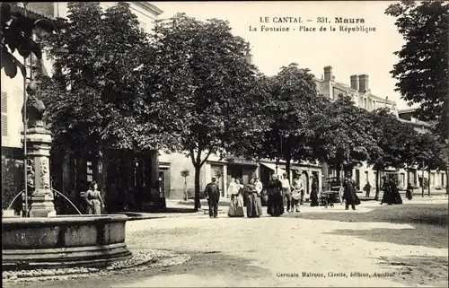 Ak Maurs Cantal, Place de la Republique, La Fontaine