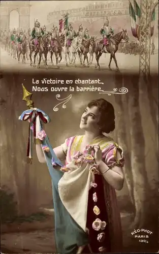 Ak La victoire en chantant Nous ouvre la barriere, Siegesparade, Marianne mit Flagge