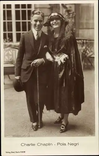 Ak Schauspieler Charlie Chaplin und Pola Negri, Portrait