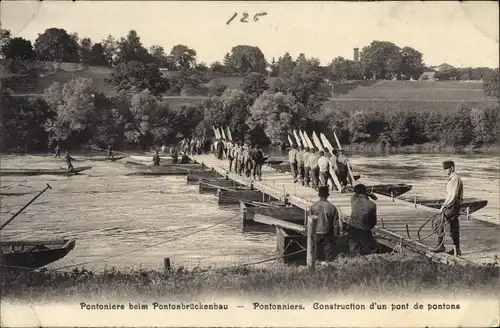 Ak Schweizer Armee, Pontoniere, Pontonbrückenbau, Pontonniers, Construction d'un pont de pontons
