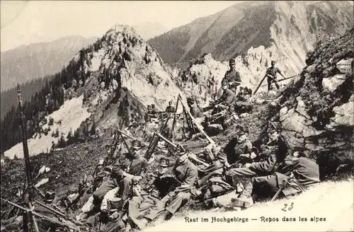Ak Schweizer Armee, Gebirgstruppen, Rast im Hochgebirge, Repos dans les alpes