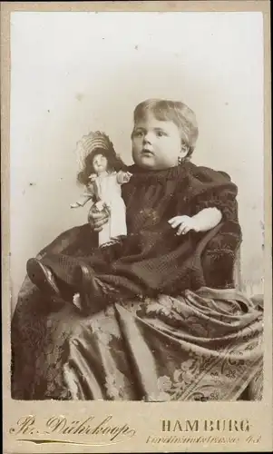CdV Kinderportrait, Kleinkind mit Puppe