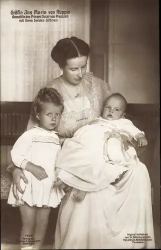 Ak Gräfin Ina Maria von Ruppin mit Kindern, Ehefrau Oskar Prinz von Preußen