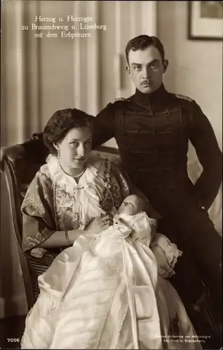 Ak Herzog Ernst August zu Braunschweig und Lüneburg, Herzogin Viktoria Luise, Erbprinz Ernst August