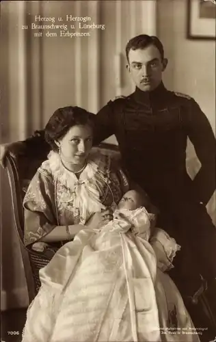 Ak Herzog Ernst August zu Braunschweig und Lüneburg, Herzogin Viktoria Luise, Erbprinz Ernst August
