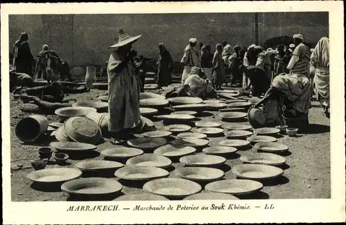 Ak Marrakesch Marokko, Marchands de Poteries au Souk, Straßenhändler