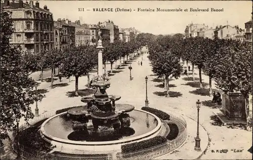 Ak Valence Drôme, Fontaine Monumentale et Boulevard Bancel, Brunnen