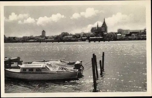 Ak Rostock, Stadtpanorama von Gehlsdorf aus, Motorboot