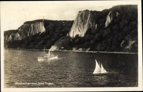 Ak Stubbenkammer Sassnitz auf Rügen, Kreidefelsen, Segelboot, Dampfschiff