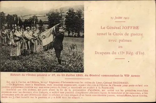 Ak General Joffre temet la Croix de guerre avec palmes au Drapeau du 133e Reg. d'Infanterie