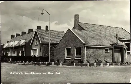 Ak Geersdijk Noord Beveland Zeeland, Geersdijkseweg met Herv. Kerk