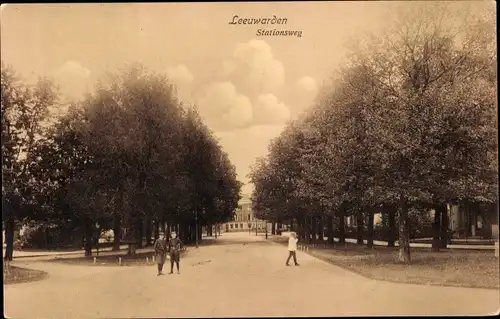 Ak Leeuwarden Friesland Niederlande, Stationsweg