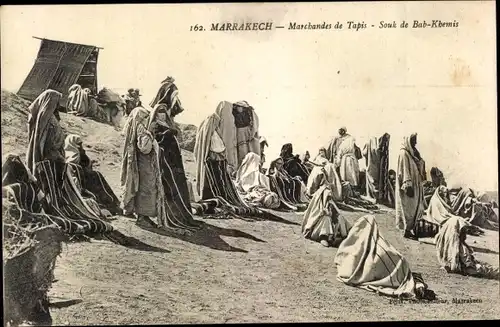 Ak Marrakesch Marokko, Marchandes de Tapis, Souk de Bab-Khemis