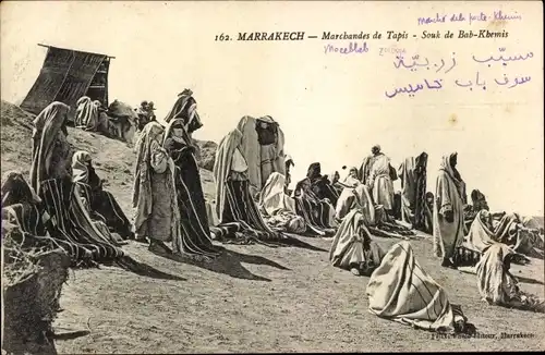 Ak Marrakesch Marokko, Marchandes de Tapis, Souk de Bab-Khemis