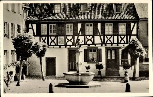 Ak Meisenheim am Glan Pfalz, Rapportierplatz, Brunnen
