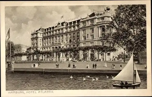 Ak Hamburg Altstadt, Segelpartie vor dem Hotel Atlantic