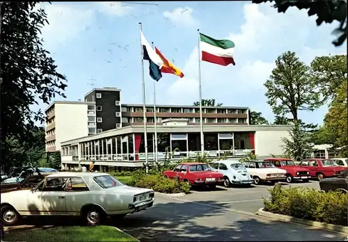 Ak Bad Oeynhausen in Westfalen, Siekertal-Klinik, Kasanag-Heilstätten AG, Sicht über Parkplatz