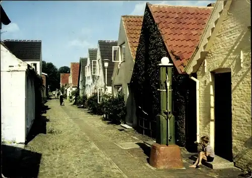 Ak Wyk auf Föhr Nordfriesland, Carl-Häberlin-Straße, Kind auf Stufe