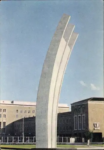 Ak Berlin Tempelhof, Luftbrückendenkmal, DJH Jugendherberge Berlin Bayernallee