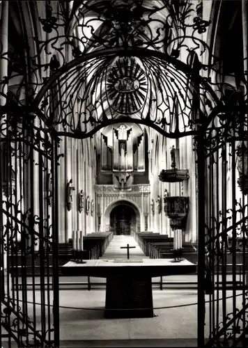 Ak Überlingen am Bodensee, St. Nikolaus-Münster, Innenraum, Altar, Bänke, Kanzel