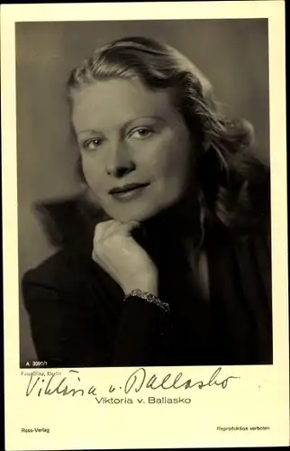 Ak Schauspielerin Viktoria von Ballasko, Portrait mit Hut, Ross Verlag