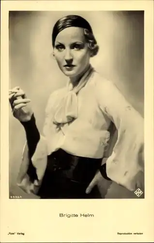 Ak Schauspielerin Brigitte Helm, Zigarette, Ross Verlag 6636 1