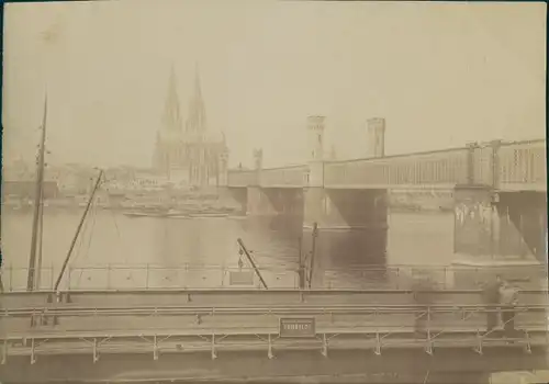 Foto Köln am Rhein, Brücke, Blick zum Dom