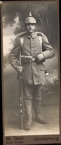 CdV Sonderburg, Deutscher Soldat, Standportrait, Kaiserzeit, Pickelhaube, Gewehr