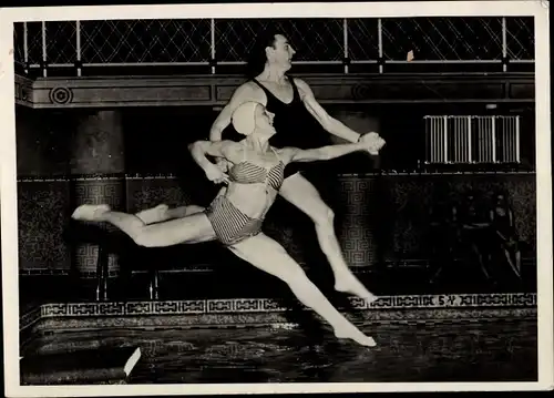 Foto Schwimmer Karli Schäfer mit Eisläuferin Melita Brunner