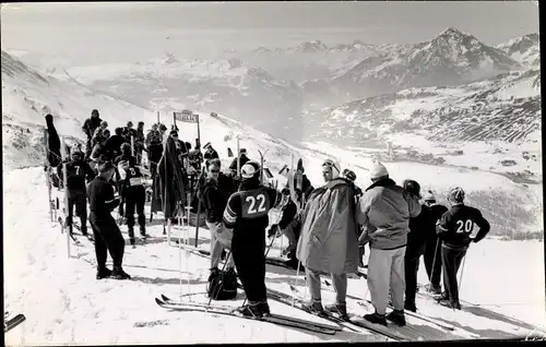 Foto Wintersport, Skirennfahrerinnen, Start der Damen