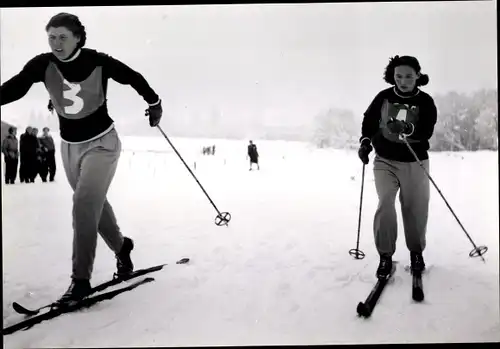 Foto Wintersport, Russische Skilangläuferinnen Valentina Zarjowa, Sofia Souchuw ?