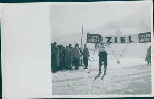 Foto Wintersport, Skilangläufer am Ziel, Startnr. 38