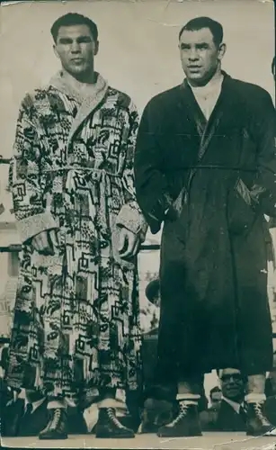 Foto Boxer Max Schmeling und Paolino, Portrait in Boxermänteln