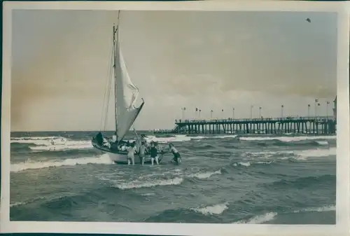 Foto Ostseebad Ahlbeck Heringsdorf auf Usedom, Strandleben, Segelboot, Seebrücke