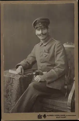 CdV Soldat in Uniform, Portrait, Eisernes Kreuz, Stuttgart, Fotograf Alfred Hirrlinger