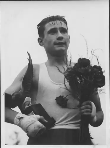 Foto Boxer Hans Henning Claer, Moppel Claer, später Schriftsteller, Siegerehrung