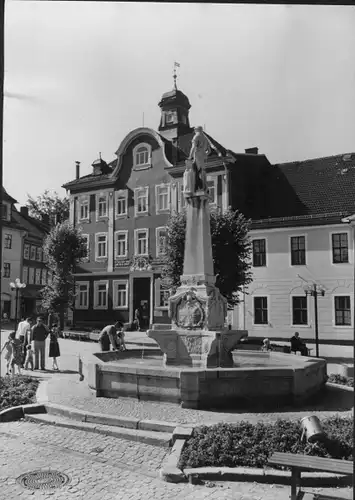 Foto Suhl in Thüringen, Rathaus, Waffenschmiedbrunnen